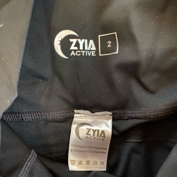 Zyia Active Capri Leggings - Picture 2 of 5